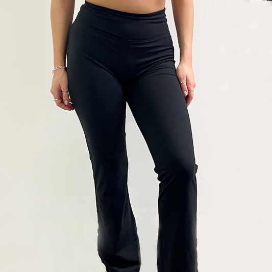 Noirē Luxury Flare Leggings - Black